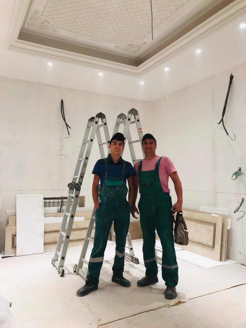 Команда электриков в Алматы